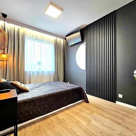 Apartament 4 *